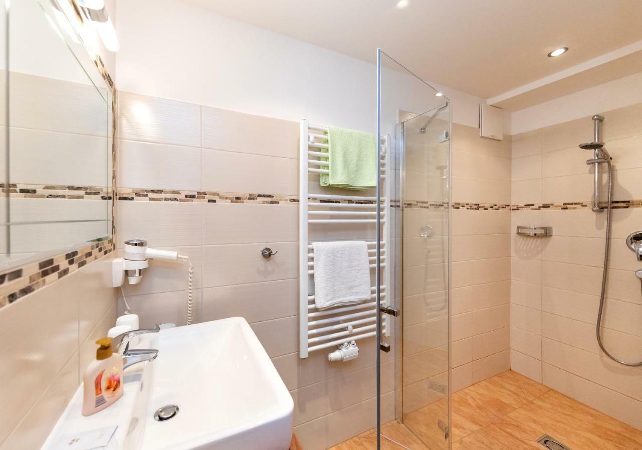 Appartement Pension Albert Zell am See Bagian luar foto